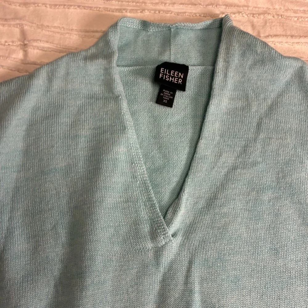 Eileen Fisher Soft Blue Knit Top made of Italian merino wool. GORGEOUS 🤩 size XS - Picture 6 of 8